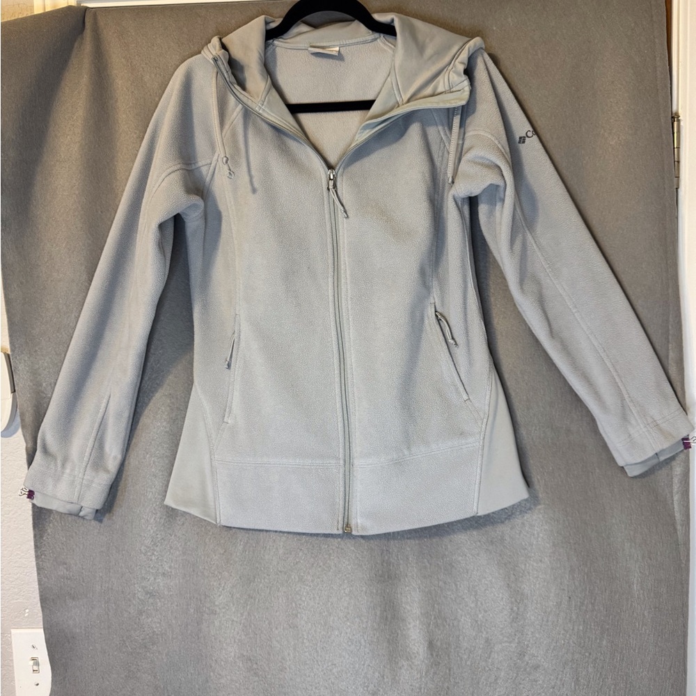 Columbia Soft Gray Fleece Full Zip Hoodie.  Excellent Condition.